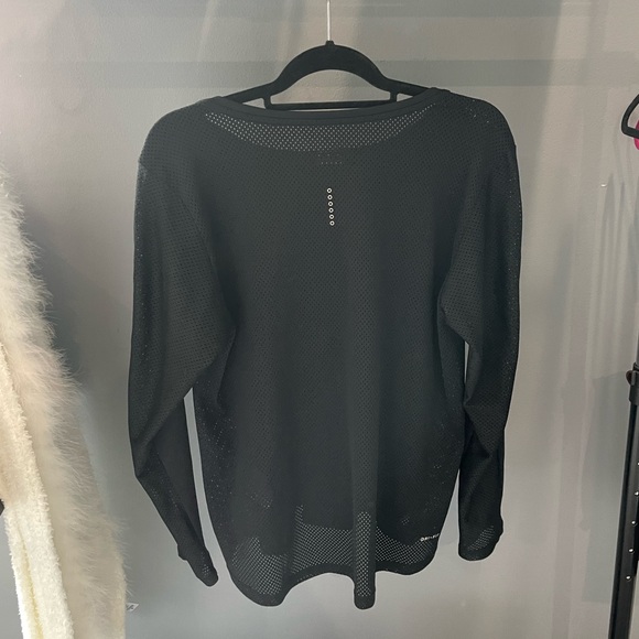 2 Nike running shirts - Picture 5 of 5